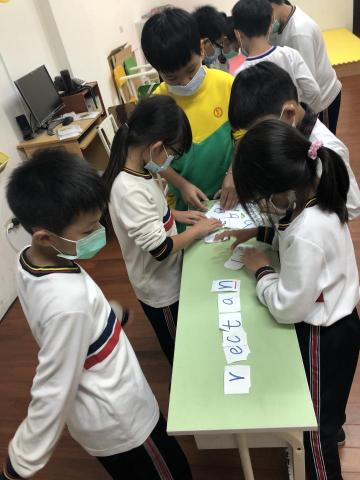 洪佳妤 - 透過有趣的學習方式，讓孩子更喜愛學習英語。