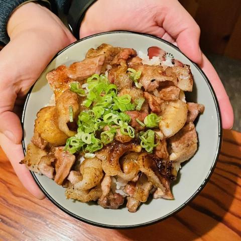 肉依小姐吃什麼 - 新竹美食
賞酒場