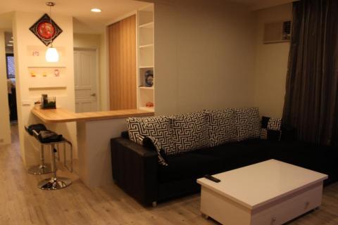 東慕創意空間設計 - 新竹-雙城小鎮

偏小的公共空間坪數，
放不下冰箱的廚房格局，
猜猜最後怎麼解決冰箱的問題，
而且沒有影響動線呢????