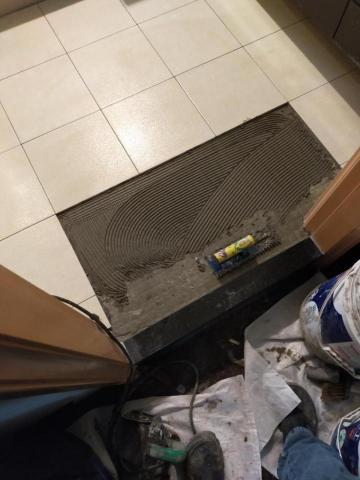 大台中居家修改小工程 - 地面30乘30地磚施作 大台中居家修改小工程 - 地面30乘30地磚施作