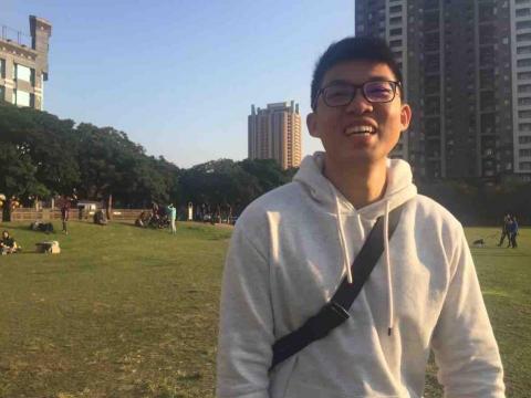 提供兼差服務的專家張哲銓