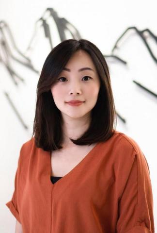 提供睫毛夾用法服務的專家吳鴻雯