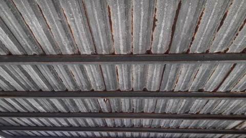 工程行 - 鐵皮屋油漆前