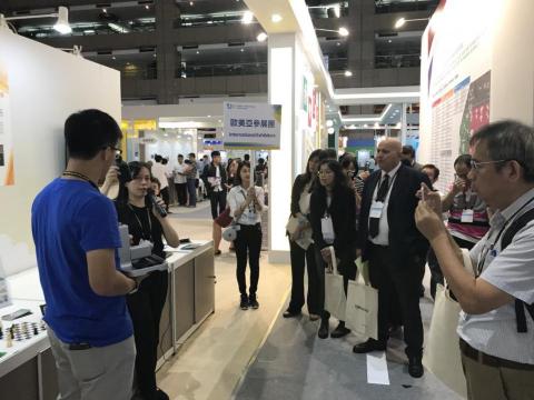 戎莉芳 - 現場口譯