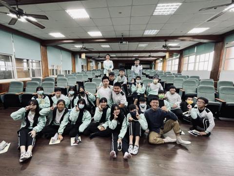 浩全 Howard Wang - 2020成德高中國中部教學現場大合照