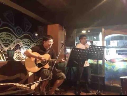 鋼琴速成班 - 餐廳駐唱照1