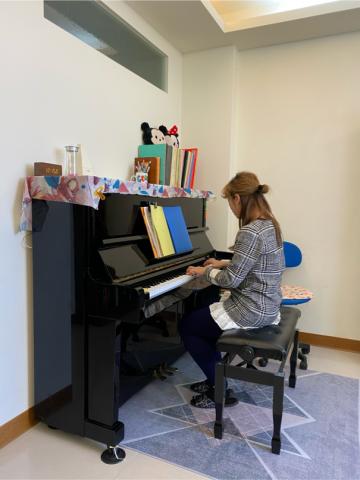 Lily 音樂老師 - 成人學鋼琴圓夢，非常優秀