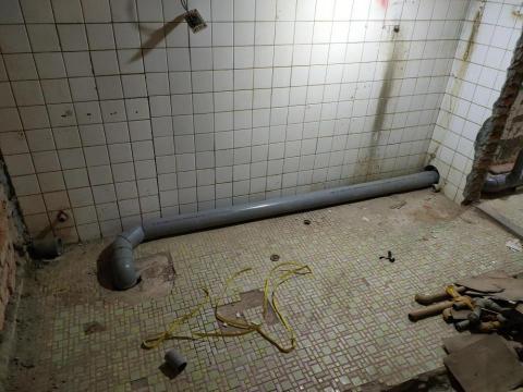 林鈞專業水電工程 - 糞管改位.......