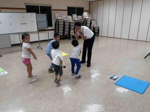 黃脩文 Jared - 在北投教會英文班，帶動小孩的遊戲