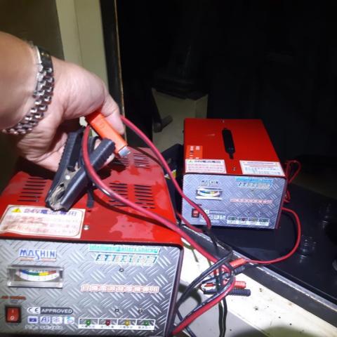 洪聚消防機電工程 - 發電機電池充電器故障更新 洪聚消防機電工程 - 發電機電池充電器故障更新