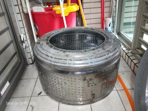 倍立潔冷氣空調 - 滾桶式洗衣機拆洗前 倍立潔冷氣空調 - 滾桶式洗衣機拆洗前