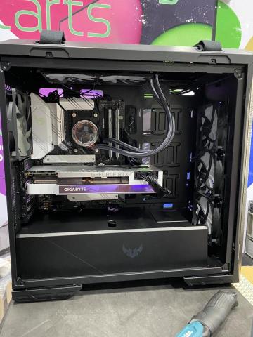 羅緯豪 - 幫客人規劃水冷安裝