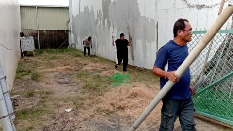 藍全能工作室 - 台南市東區,空地上架子拆除廢棄物清運,山貓整地,鋪設點焊鋼筋網6mm*100mm*100mm,測量涉水坡度,混泥土2500磅210鋪設,完美無缺完工 藍全能工作室 - 台南市東區,空地上架子拆除廢棄物清運,山貓整地,鋪設點焊鋼筋網6mm*100mm*100mm,測量涉水坡度,混泥土2500磅210鋪設,完美無缺完工