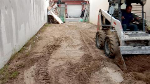 藍全能工作室 - 台南市東區,空地上架子拆除廢棄物清運,山貓整地,鋪設點焊鋼筋網6mm*100mm*100mm,測量涉水坡度,混泥土2500磅210鋪設,完美無缺完工 藍全能工作室 - 台南市東區,空地上架子拆除廢棄物清運,山貓整地,鋪設點焊鋼筋網6mm*100mm*100mm,測量涉水坡度,混泥土2500磅210鋪設,完美無缺完工