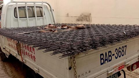 藍全能工作室 - 台南市東區,空地上架子拆除廢棄物清運,山貓整地,鋪設點焊鋼筋網6mm*100mm*100mm,測量涉水坡度,混泥土2500磅210鋪設,完美無缺完工 藍全能工作室 - 台南市東區,空地上架子拆除廢棄物清運,山貓整地,鋪設點焊鋼筋網6mm*100mm*100mm,測量涉水坡度,混泥土2500磅210鋪設,完美無缺完工