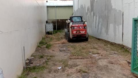 藍全能工作室 - 台南市東區,空地上架子拆除廢棄物清運,山貓整地,鋪設點焊鋼筋網6mm*100mm*100mm,測量涉水坡度,混泥土2500磅210鋪設,完美無缺完工 藍全能工作室 - 台南市東區,空地上架子拆除廢棄物清運,山貓整地,鋪設點焊鋼筋網6mm*100mm*100mm,測量涉水坡度,混泥土2500磅210鋪設,完美無缺完工