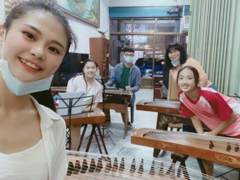 楊老師｜古箏、鋼琴 - 