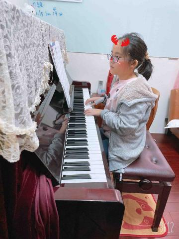 范若茜（中國笛/鋼琴） - 
