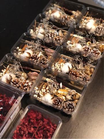 拾空花藝 - 聖誕花圈課程準備中