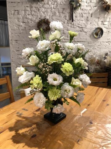 拾空花藝 - 高腳桌花｜弧型設計