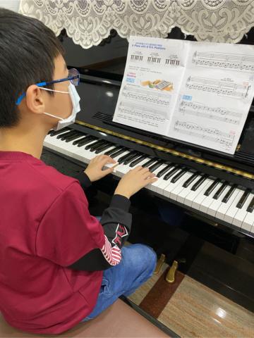 Lily 音樂老師 - 學一年 速度很快