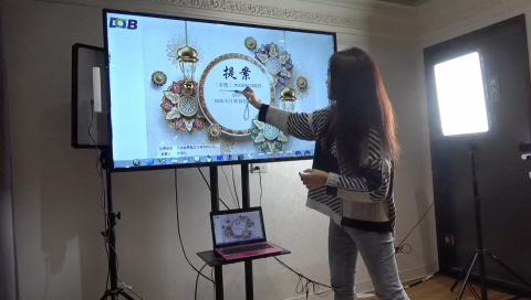 典典道具租借 - 65吋電子白板 (含筆電）
NT$ 10000
租金：10000元
尺寸：65吋電視螢幕
內容：移動式支架x1、65吋大螢幕x1、電子白板系統、筆電x1
備註：課程講座 / 教育訓練 / 展覽介紹 / 社團活動
         


     商品租借請洽業務窗口
公司電話： 0965-139663
                   0933-957700
                 