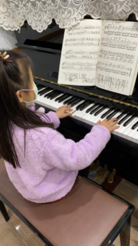 Lily 音樂老師 - 學了兩年 拜爾彈到中冊