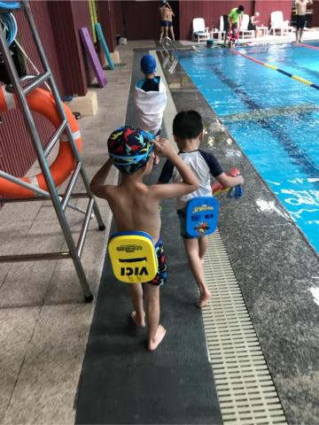 海鼠鼠UncleHi游泳小教室 - 5歲幼兒學習基本安全措施 海鼠鼠UncleHi游泳小教室 - 5歲幼兒學習基本安全措施