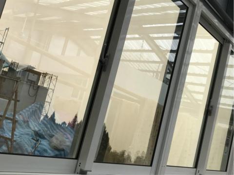 嘉欣居家清潔有限公司 - 刮玻璃完工照