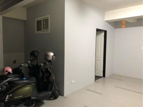 宸恩油漆整修工程 - 車庫跳色上漆