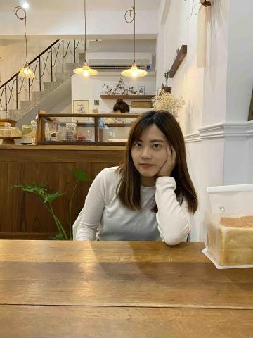 提供簡單調酒服務的專家Eming