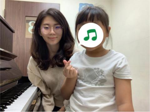 鋼琴主修古老師 - 小一女孩 心思細膩認真練琴