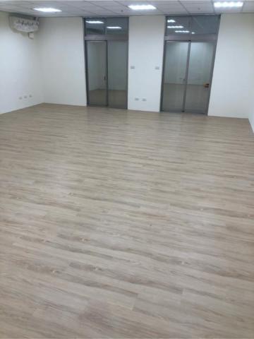 杰輝室內裝潢工程行 專業地板、窗簾、矽利康 - 2mm長條木紋塑膠地板