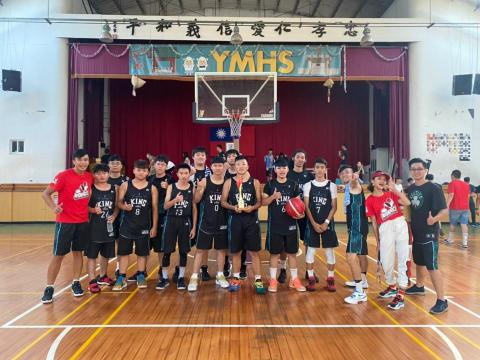 KOK(King of Kings 籃球教學團隊) - KOK球隊
混齡組15-22
區域性比賽冠軍 KOK(King of Kings 籃球教學團隊) - KOK球隊
混齡組15-22
區域性比賽冠軍