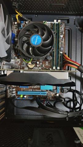 康微電腦 Kangwei Computer - 協助客戶組裝電腦