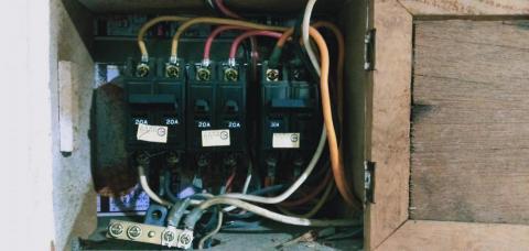 易來修水電行 - 配電盤更新