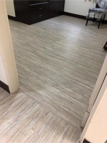 榮華窗簾 - 塑膠地板施工