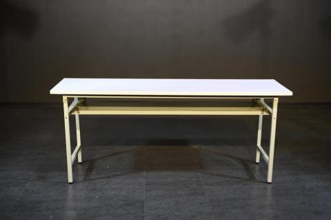 典典道具租借 - 會議桌
NT$ 200
租金：200元
尺寸：180*60*H75cm
規格：折合式長桌、白色桌面
備註：折合桌 / 會議桌 / 工作桌 / 長桌
       


     商品租借請洽業務窗口
公司電話： 0965-139663
                   0933-957700
                    ideaplansales2@gmail.com