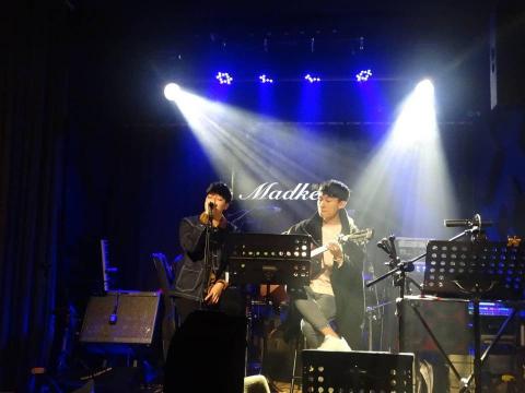 蔡嘉洺 - 美德客音樂餐酒館 駐唱表演