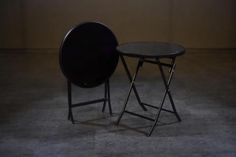 典典道具租借 - 小圓桌
NT$ 200
租金 : 200元
尺寸：直徑60cm*H71cm
規格：折合式圓桌、黑色玻璃桌面
備註：折合桌 / 會議桌 / 小圓桌
     



     商品租借請洽業務窗口
公司電話： 0965-139663
                   0933-957700
                    ideaplansales2@gmail.com