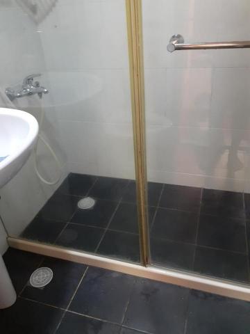 滿心家政服務 - 浴室玻璃皂垢施作後