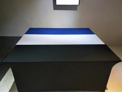 典典道具租借 - 會議桌桌巾(藍、白、黑)
NT$ 100
租金 : 100元
尺寸：適用長桌-180*60*H75cm
內容：會議長桌桌巾
顏色：三色 (黑 / 藍 / 白)
備註：記者會 / 會議講座 / 外燴餐點 / 報到處
         


     商品租借請洽業務窗口
公司電話： 0965-139663
                   0933-957700
                