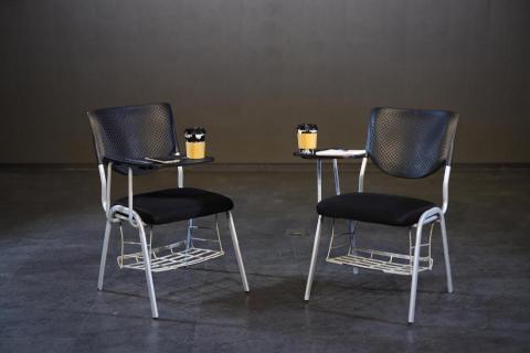 典典道具租借 - 培訓椅 + 書寫板 + 置物架
NT$ 100
租金 :  100元
尺寸：座高43x總高90 cm
規格：堆疊椅，無法折合
內容：培訓椅x1、書寫板x1、置物架x1
說明：書寫板及置物架可拆裝
備註：會議椅 / 洽談椅 / 課程椅
         


     商品租借請洽業務窗口
公司電話： 0965-139663
                   0933-957700
      