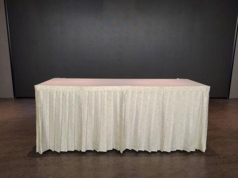 典典道具租借 - 會議桌桌裙 (米白)
NT$ 200
租金：200元
尺寸：適用長桌-180*60*H75cm
內容：會議長桌桌裙
備註：記者會 / 會議講座 / 股東大會
         


     商品租借請洽業務窗口
公司電話： 0965-139663
                   0933-957700                    ideaplansales2@gmail.com