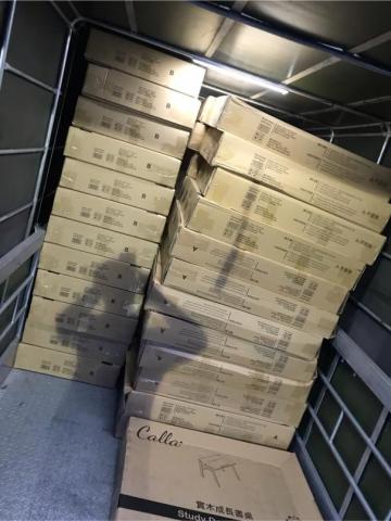 信運國際有限公司 - 3.5噸，車廂寬約185cm，長約340cm，有大型道具可以參考尺寸，液壓式尾門！