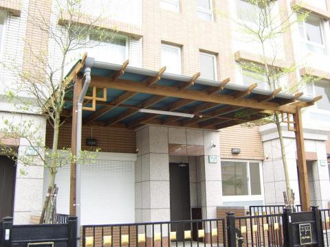 立山建材行 - 室外遮陽南方松採光施做