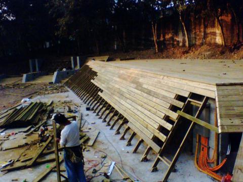 立山建材行 - 台北花博南方松地板施工