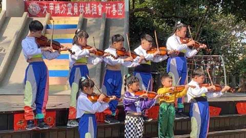 鄭老師小提琴教學 - 可愛的小提琴團體班
