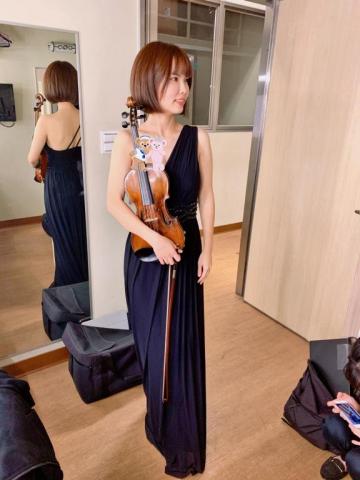 鄭老師小提琴教學 - 演奏廳後台