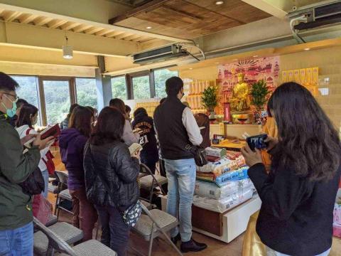 筱婷兒 - 法會攝影（右邊是我正在拍攝）